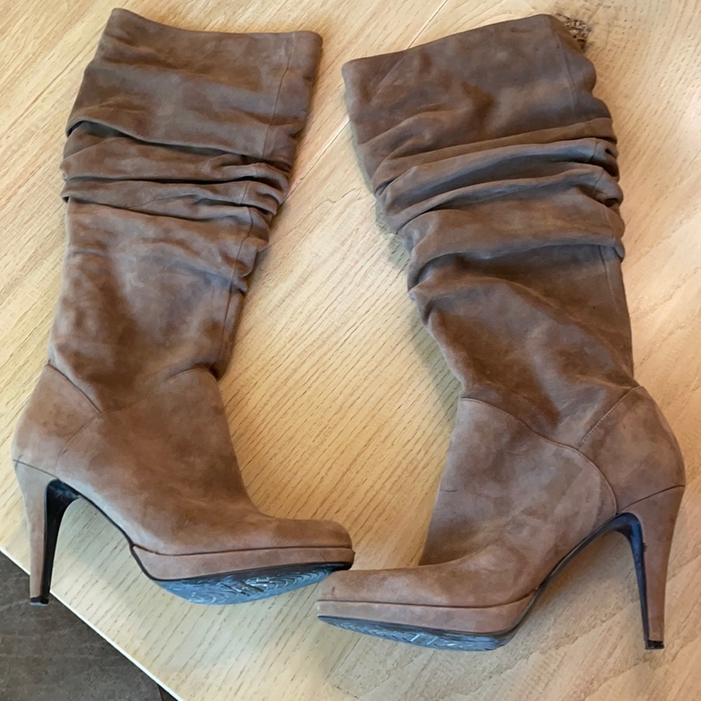 Dress boot, buckskin suede.